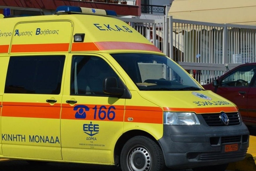Λάρισα: Γυναίκα παρασύρθηκε από μηχανάκι ‑ Μεταφέρθηκε στο νοσοκομείο