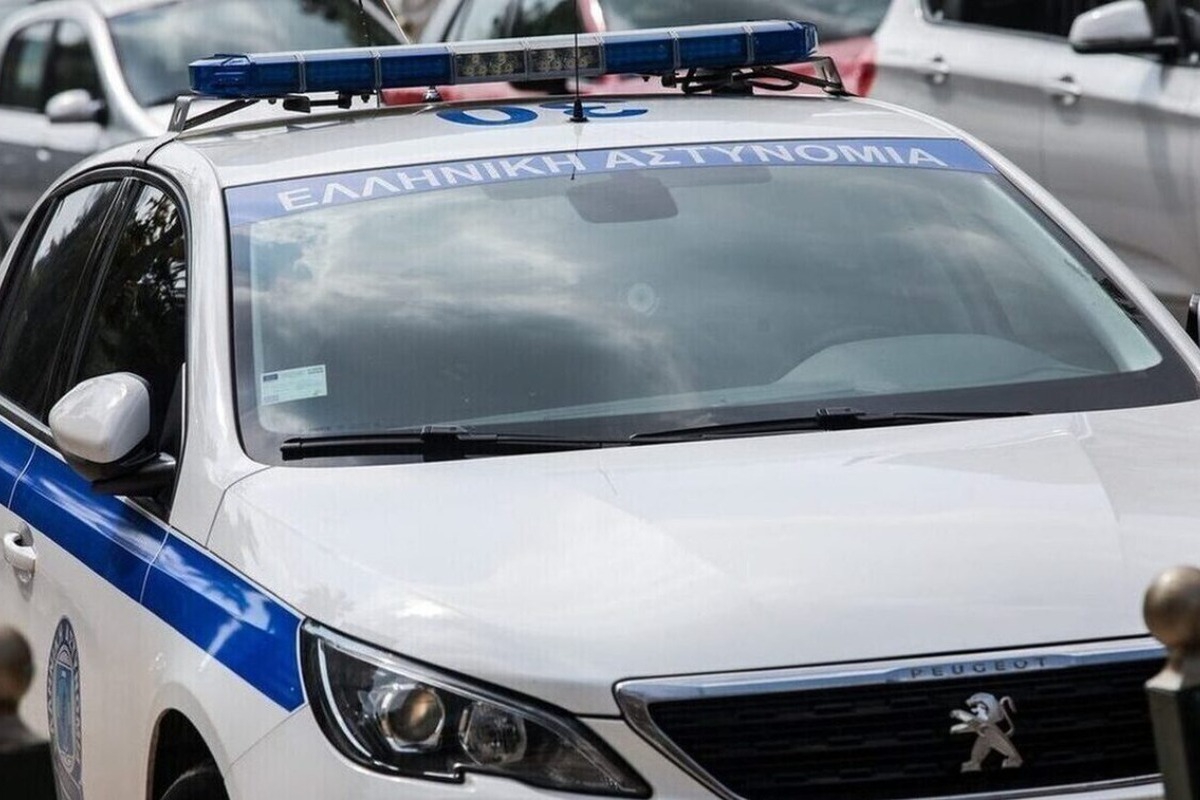 Πάτρα: Διαρρήκτης περνάει μέσα από τζαμαρία ‑ Απίστευτο video