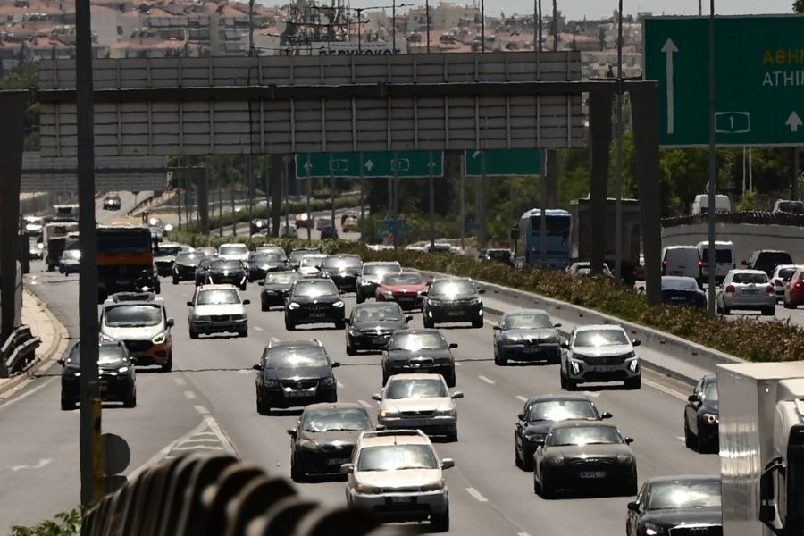 Έξοδος Πάσχα: Ουρές για γερά νεύρα σε Αττική Οδό και Εθνική προς Κόρινθο