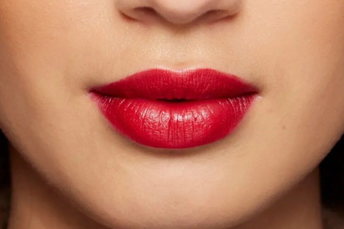 Το νέο viral trick του TikTok για πιο σαρκώδη χείλη