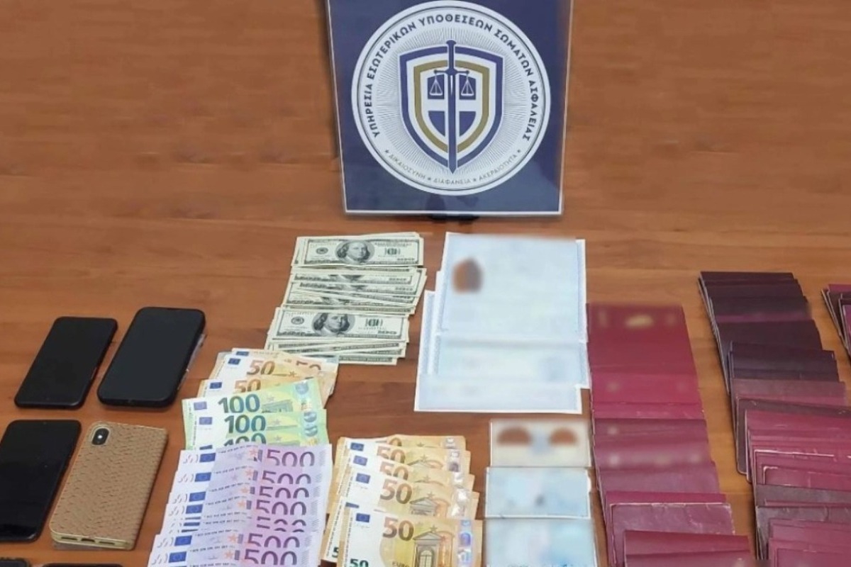 Εξαρθρώθηκε κύκλωμα παράνομων ελληνοποιήσεων με εμπλοκή απόστρατου αξιωματικού της ΕΛΑΣ