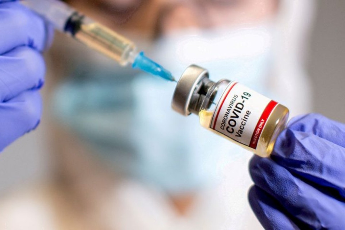 ΕΟΦ: Διερευνώνται 21 θάνατοι και 1.600 αναφορές για παρενέργειες από το εμβόλιο κατά της Covid
