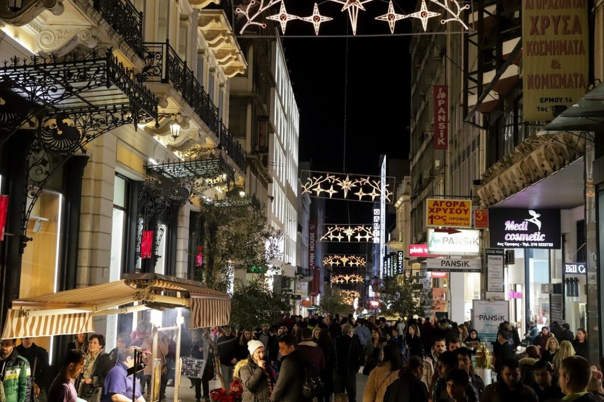 Εορταστικό ωράριο: Ποιες Κυριακές θα είναι ανοιχτά τα καταστήματα για Χριστούγεννα και Πρωτοχρονιά