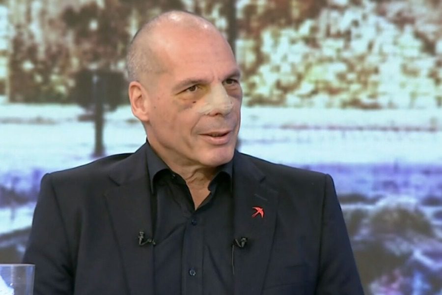 Βαρουφάκης: Η πρώτη εμφάνιση μετά την επίθεση στα Εξάρχεια
