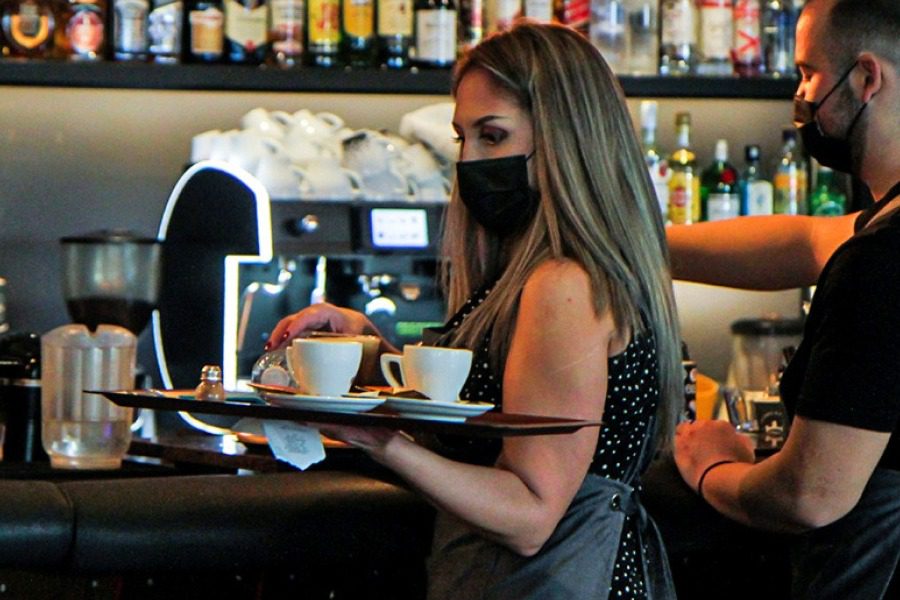 Στα 1.176 ευρώ ο μέσος μισθός ‑ Ο χάρτης της αγοράς εργασίας το 2022