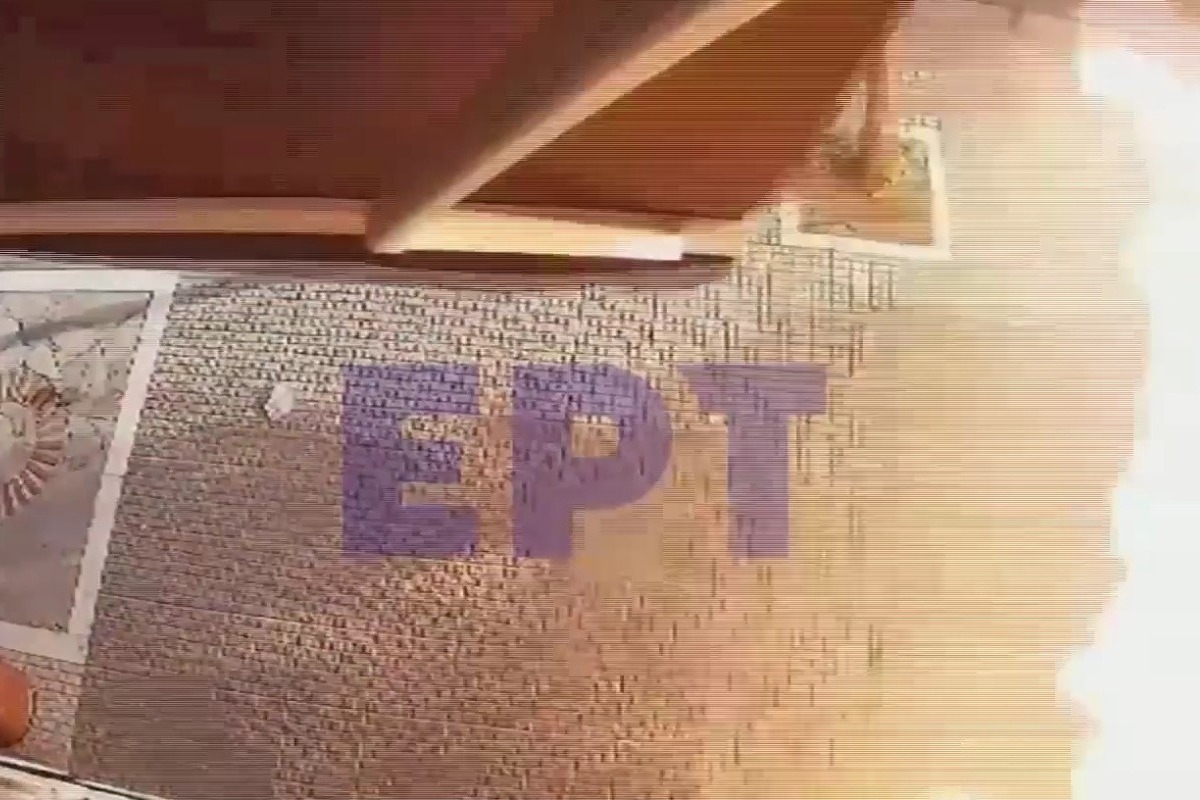 Επiθεση με λοστούς και γκαζάκια στο κατάστημα γνωστού τράπερ στην Πετρούπολη