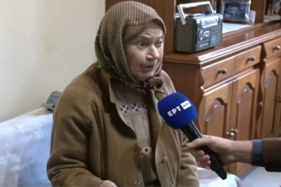 Η πικρή αλήθεια πίσω από τη συγκινητική δωρεά της γιαγιάς στο Μεσολόγγι: «Ένα ολόκληρο κράτος να έχει δύο σαράβαλα;»