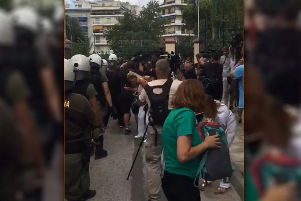 Επεισόδια έξω από τα Δικαστήρια από οπαδούς της ΑΕΚ