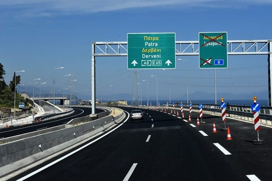 Απίστευτο: 91χρονη οδηγός μπήκε ανάποδα στην εθνική οδό, προκάλεσε τροχαίο και το έσκασε