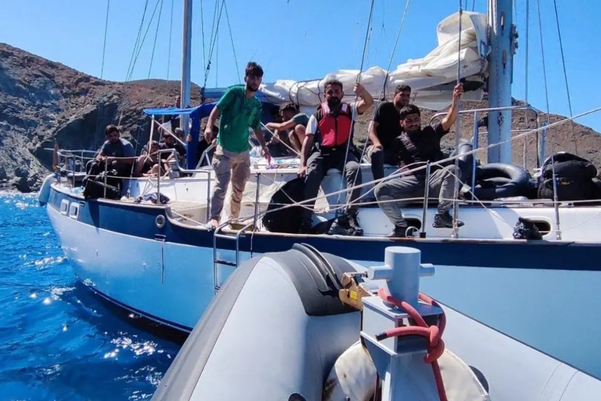 Μεγάλη επιχείρηση του Λιμενικού στη Φαλκονέρα ‑ Δείτε βίντεο με τη διάσωση 52 ατόμων