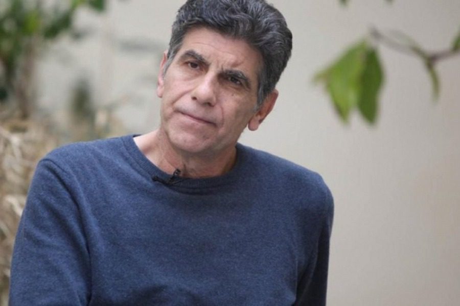Γιάννης Μπέζος για Πέτρο Φιλιππίδη: «Δεν μπορεί να με σύρει εύκολα»