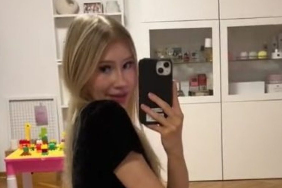 Αυτή είναι η πιο σέξι νταντά στον κόσμο – «Φροντίζω τους μπαμπάδες όταν τα παιδιά κοιμούνται»