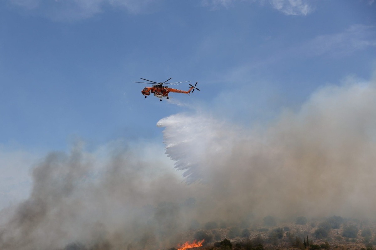 Φωτιά έξω από τη Θεσσαλονίκη: Επιχειρούν επίγειες και εναέριες δυνάμεις ‑ Έκλεισε η Εγνατία Οδός