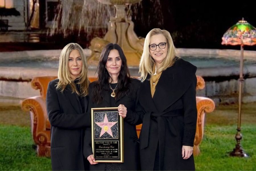 Η Courteney Cox μπαίνει στο Walk of Fame και τα Φιλαράκια της δεν μπορούσαν να λείπουν