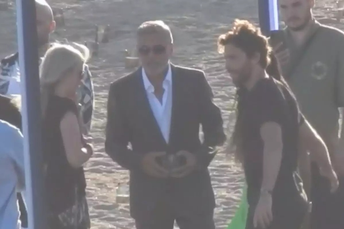 Ανάλαφρες στιγμές με ... φλερτ για τον George Clooney στη Μύκονο