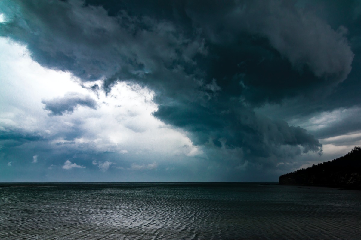 Καιρός: «Θερμή εισβολή» με σκόνη και υγρασία ‑ Σταδιακή άνοδος θερμοκρασίας