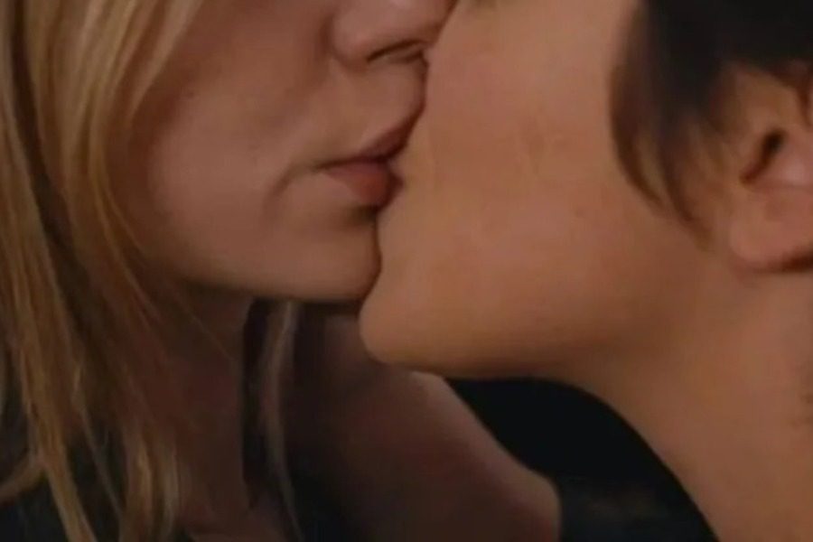 Viral το gay φιλί σε σειρά του Mega