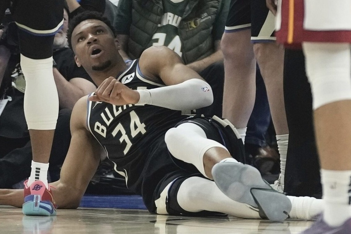 Γιάννης Αντετοκούνμπο: Το βίντεο από τον επώδυνο τραυματισμό του Greek Freak