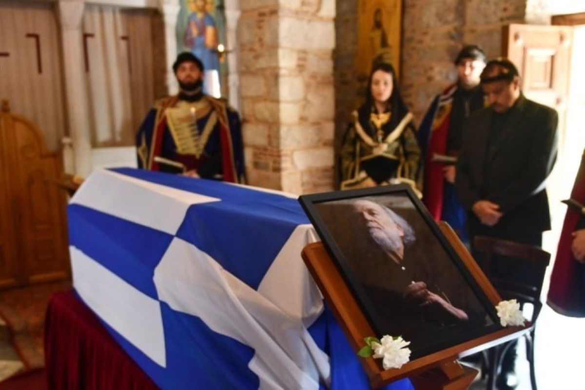 Κηδεiα Γιάννη Μαρκόπουλου: Οι πρώτες εικόνες από το λαϊκό προσκύνημα