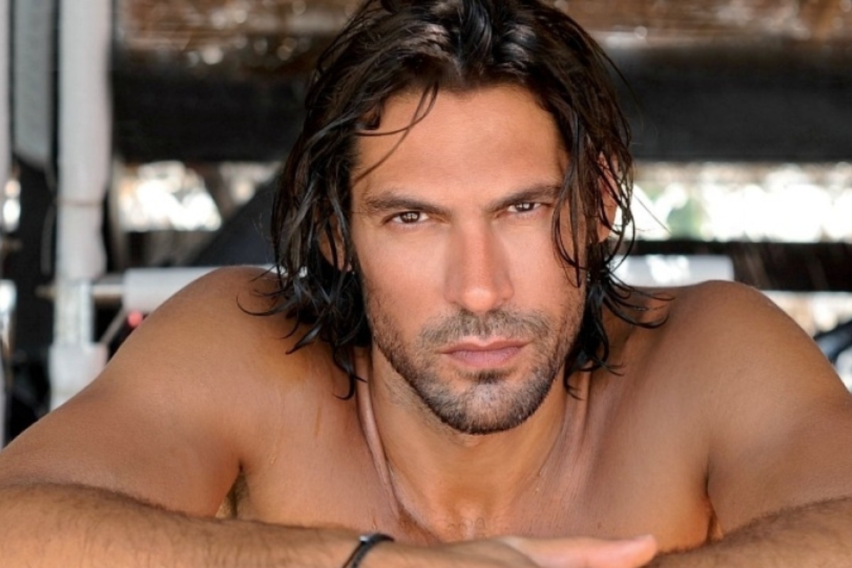 Φωτογραφίες: Ο Γιάννης Σπαλιάρας μεταμορφώθηκε σε Ken