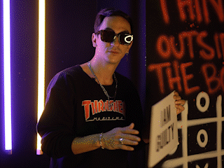 Ο Τόλης Παπαδημητρίου φεύγει για τουρνέ στην επαρχία με τη Μπέσσυ Αργυράκη