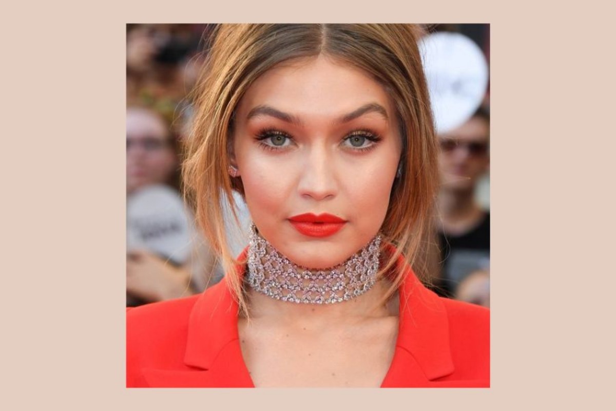 Κόκκινο κραγιόν: H makeup artist της Gigi Hadid μας λέει το απόλυτο τρικ για την εφαρμογή του