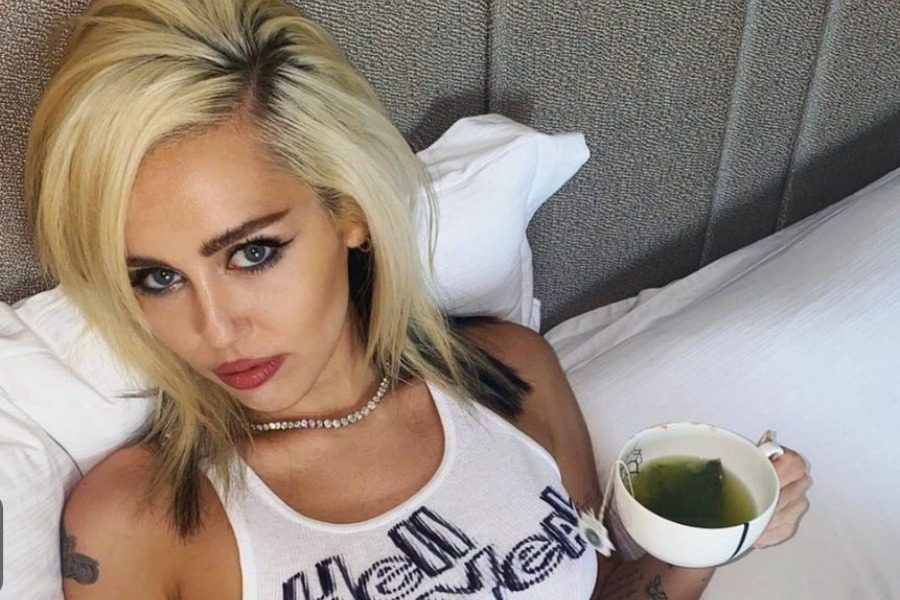 Η Miley Cyrus στοχοποιεί τον πρώην σύζυγό της Liam Hemsworth στo νέο της τραγούδι