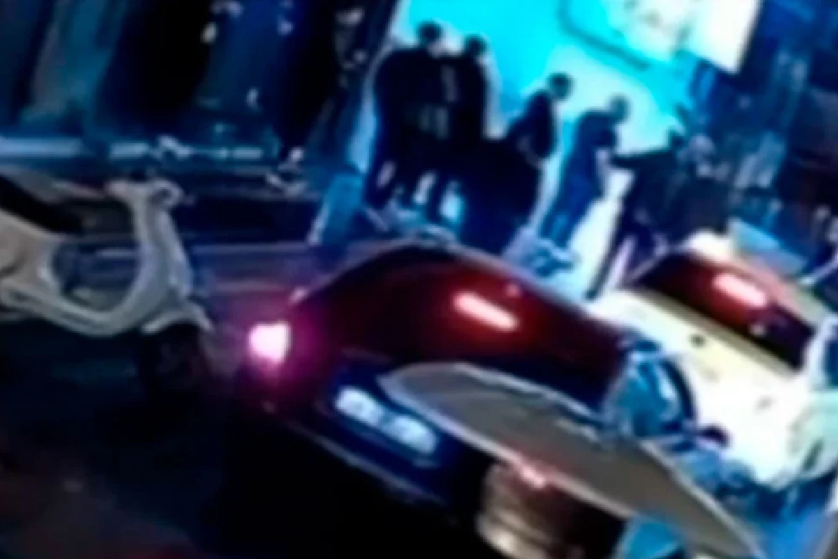 Βίντεο‑σοκ από το Γκάζι: Η στιγμή που ο πιστολέρο «γαζώνει» εν ψυχρώ τους τρεις Κρητικούς