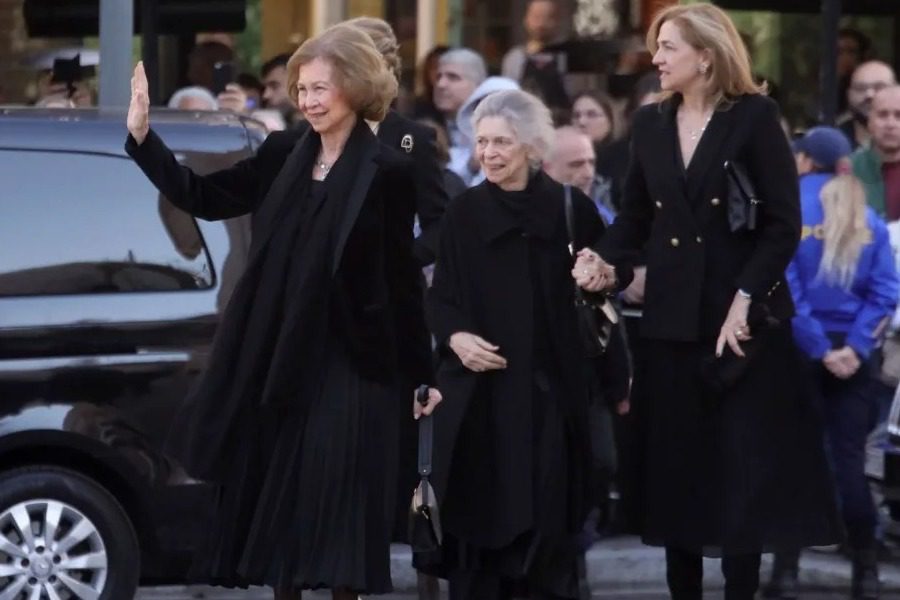 Χαμός στο μνημόσυνο του τέως βασιλιά Κωνσταντίνου