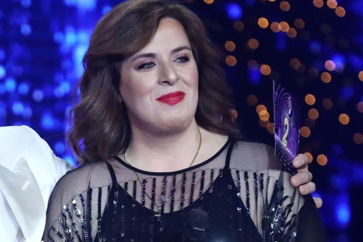 «Στα πανηγύρια πίνουν σαμπάνια από τις γόβες μου, μου έχουν κάνει πολλές προτάσεις γάμου»