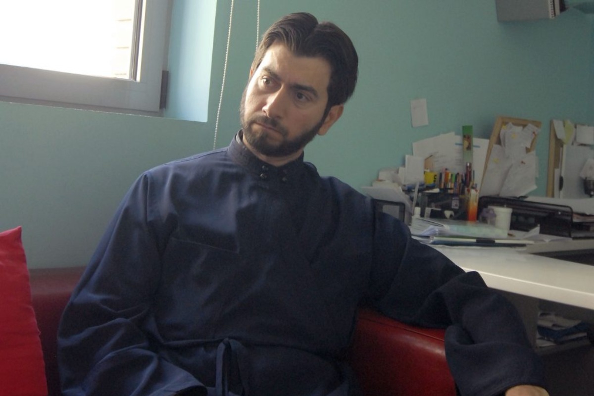 Η γυναίκα που «στοχοποιεί» ο πατέρας Αντώνιος – Οι φωτογραφίες και τα μηνύματα με παιδιά της «Κιβωτού»