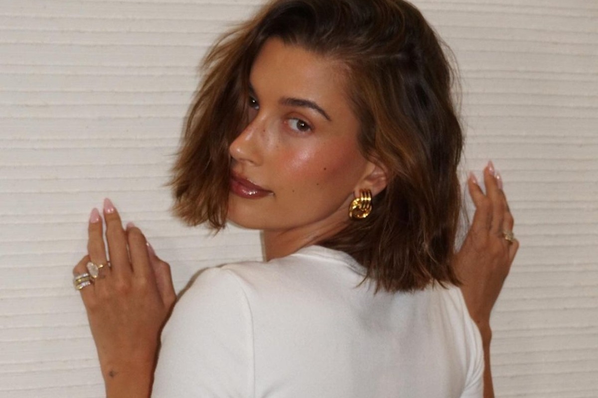 Η Hailey Bieber έκανε το πιο απρόσμενο χρώμα μαλλιών και προβλέπεται να γίνει το νέο trend