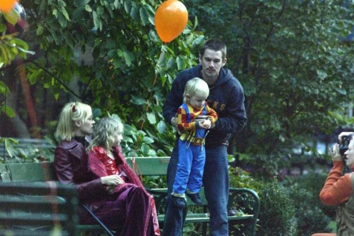 Ο κούκλος 21χρονος γιος της Uma Thurman και του Ethan Hawke είναι φτυστός ο πατέρας του