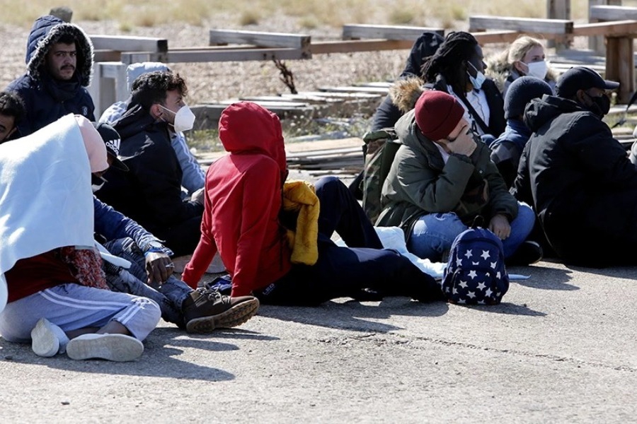 Πώς θα ελέγξει η Βρετανία ποιοι πρόσφυγες είναι όντως ανήλικοι και ποιοι λένε ψέματα