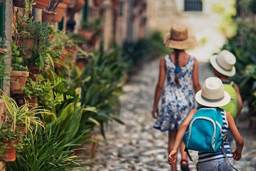 Αυτό το καλοκαίρι τα παιδιά ταξιδεύουν με ‑ 50% & τα βρέφη Δωρεάν!