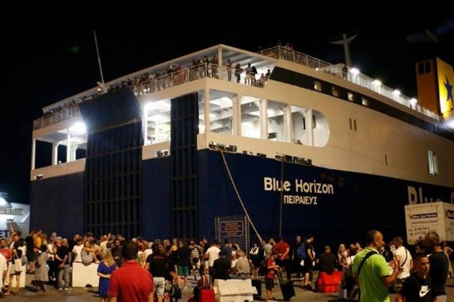 Blue Horizon: «Καθίστε μέσα, σας βλέπουν και εκνευρίζονται» – Συνομιλία του καπετάνιου με το πλήρωμα