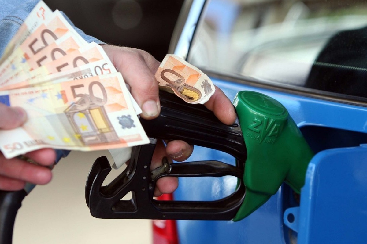 Νέα, ακραία τιμή στη βενζίνη: Τόσο «πάει» το λίτρο, νούμερο που «ζαλίζει»