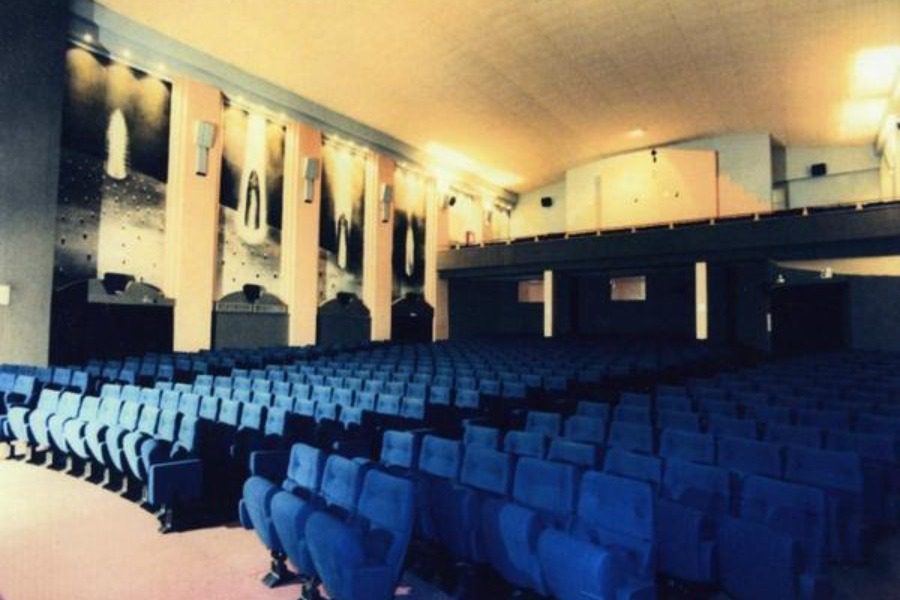 Απειλούνται οι κινηματογράφοι Αστορ και Ιντεάλ