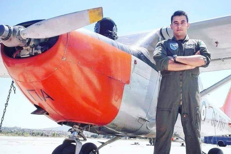 Με σπαρακτικές αναρτήσεις αποχαιρετούν τους δύο πιλότους του Καναντέρ