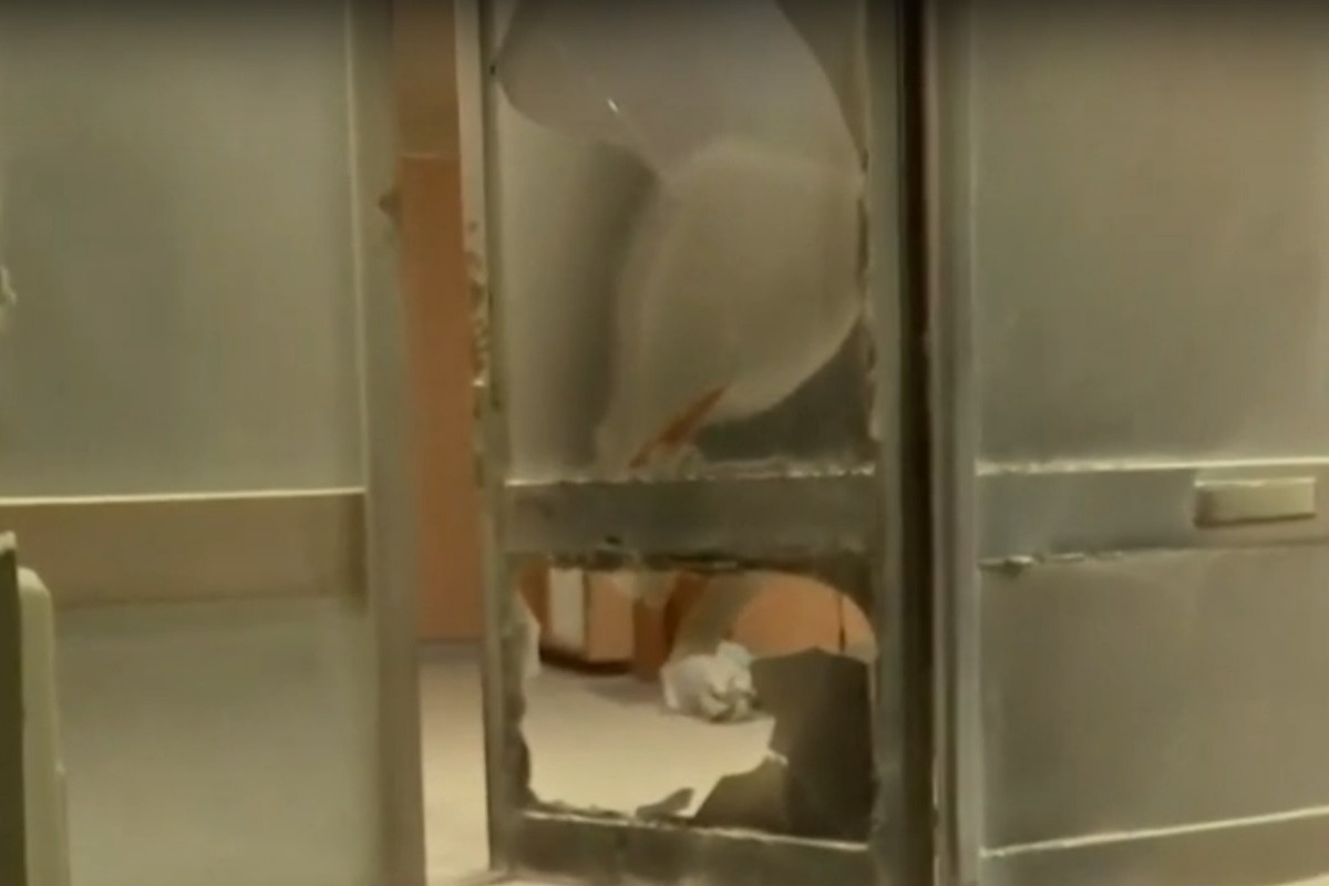 Ιλίσια: Έκρηξη σε είσοδο πολυκατοικίας