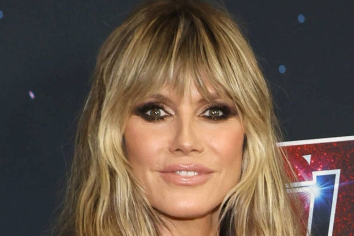 Η Heidi Klum «φωτιά στα κόκκινα» με σούπερ μίνι και δερμάτινα ‑ Προκαλεί θαυμασμό και αντρικά βλέμματα