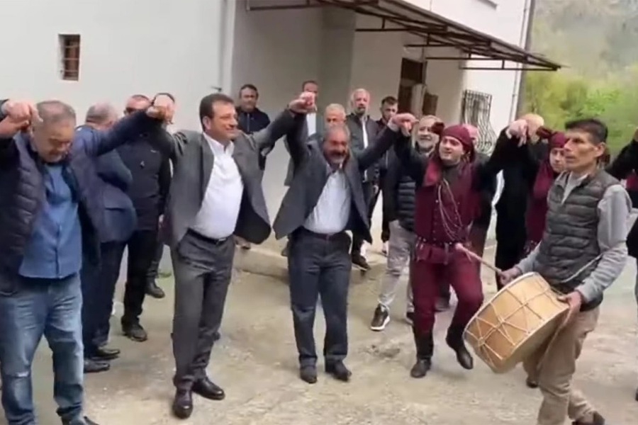 Ο Εκρέμ Ιμάμογλου χόρεψε ποντιακά στο χωριό του στην Τραπεζούντα