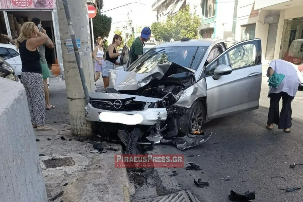 Νίκαια: Τρομακτικό τροχαίο ατύχημα ‑ Δείτε φωτογραφίες