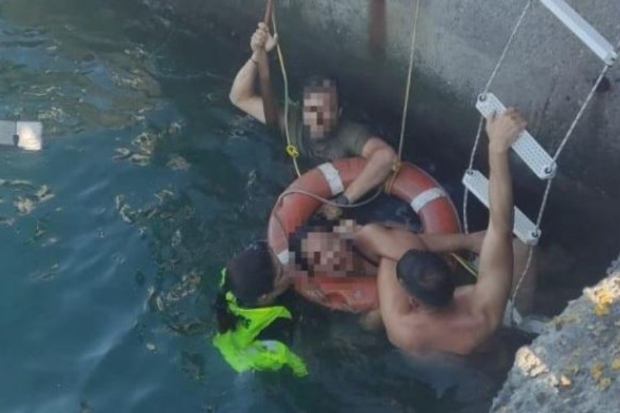 Συγκλονιστικές εικόνες: Η διάσωση 21χρονης που προσπάθησε να βάλει τέλος στη ζωή της