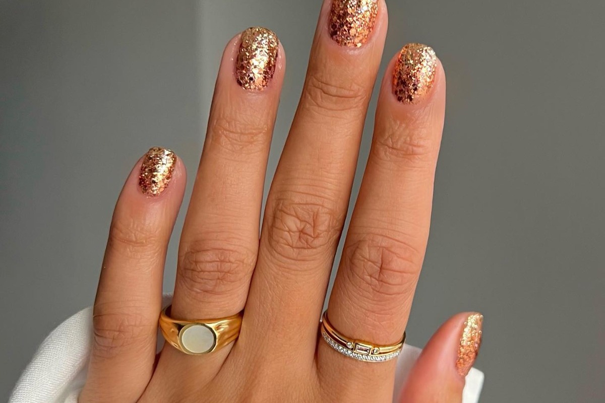 5 χρώματα νυχιών που θα δείτε παντού αυτόν τον Δεκέμβριο