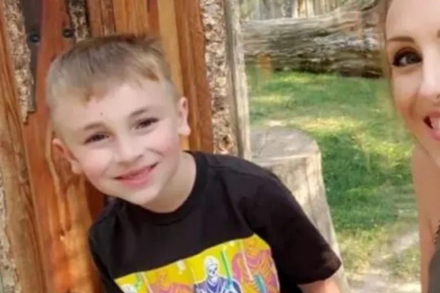 Σκηνές φρίκης: Αιμοβόρα σκυλιά κατασπάραξαν 7χρονο