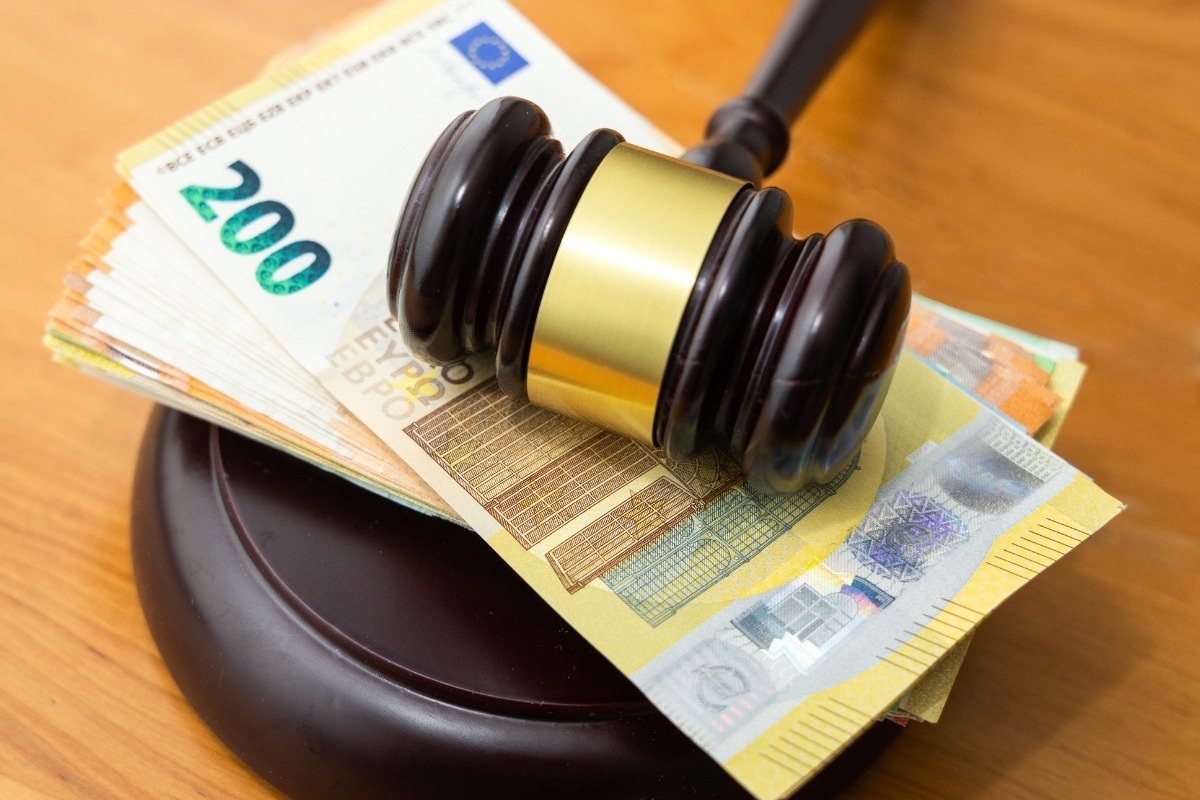 Πρόστιμα 790.000 ευρώ σε τρεις εισπρακτικές εταιρείες