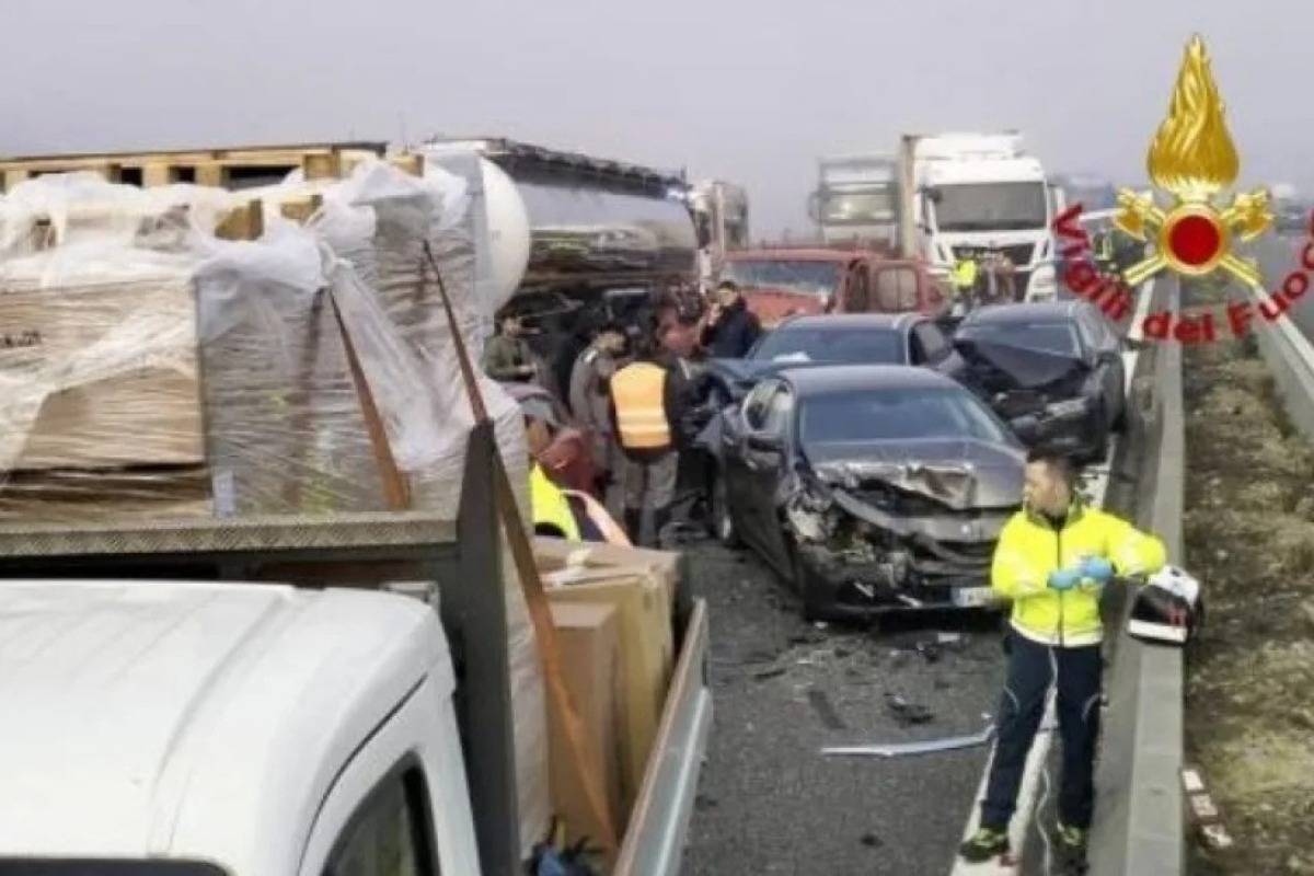 Ιταλία: Καραμπόλα με 30 τραυματiες έξω από την Πάρμα λόγω ομίχλης