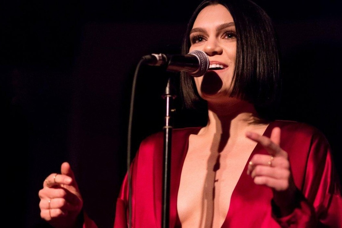 H Jessie J φωτογραφίζεται γυμνή λίγες μέρες μετά τη γέννα