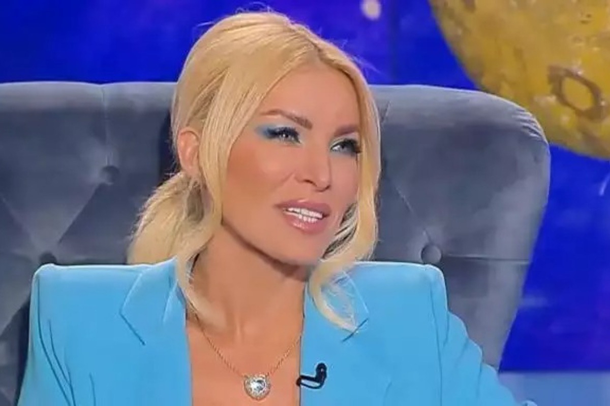 Κατερίνα Καινούργιου: «Έχω δουλέψει με τις ανασφάλειές μου, είναι άπειρες, έχουν να κάνουν με τον τρόπο που μεγάλωσα»
